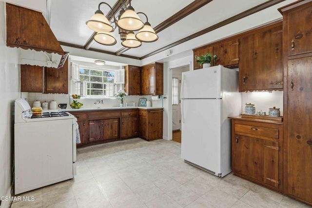 21331 Dumetz Road, Woodland Hills, CA 91364