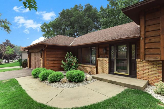 1010 E 157th Street, Burnsville, MN 55306