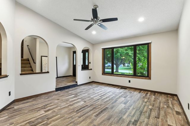 1010 E 157th Street, Burnsville, MN 55306