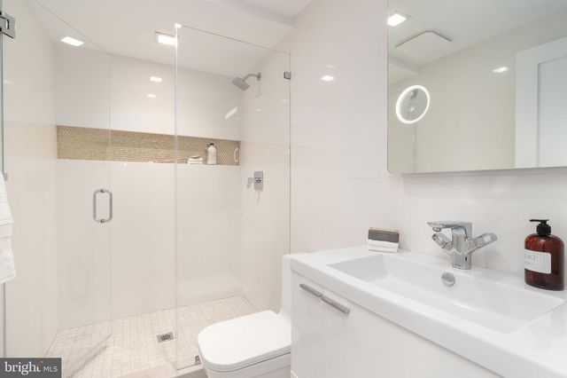 1604 13TH ST NW, Washington, DC 20009