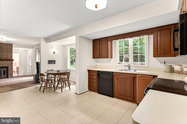 9507 ARNON CHAPEL RD, Great Falls, VA 22066