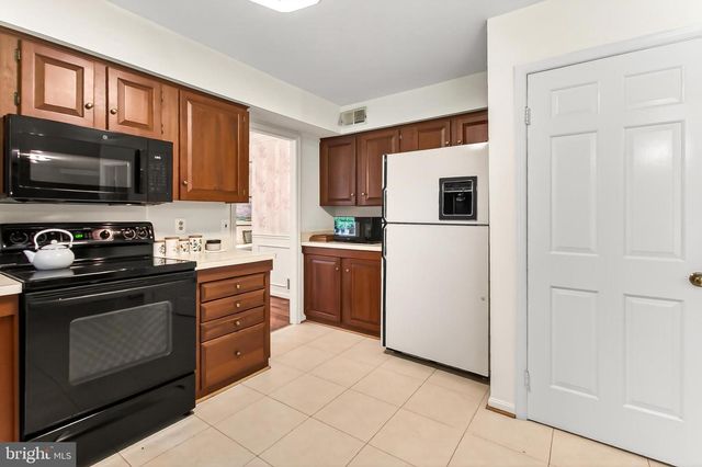 9507 ARNON CHAPEL RD, Great Falls, VA 22066