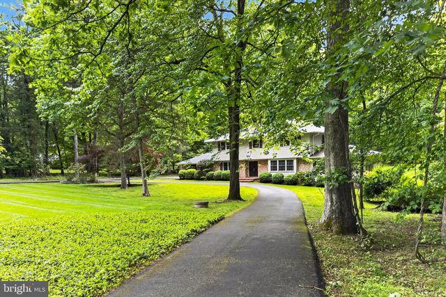9507 ARNON CHAPEL RD, Great Falls, VA 22066