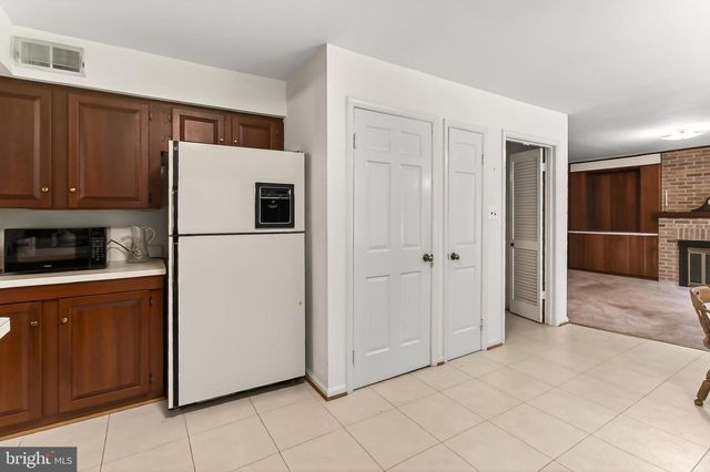 9507 ARNON CHAPEL RD, Great Falls, VA 22066