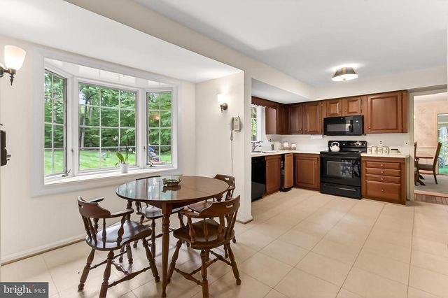 9507 ARNON CHAPEL RD, Great Falls, VA 22066