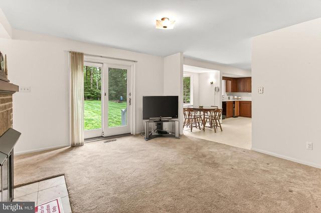 9507 ARNON CHAPEL RD, Great Falls, VA 22066