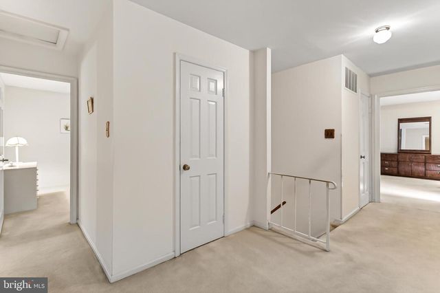 9507 ARNON CHAPEL RD, Great Falls, VA 22066