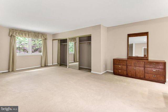 9507 ARNON CHAPEL RD, Great Falls, VA 22066