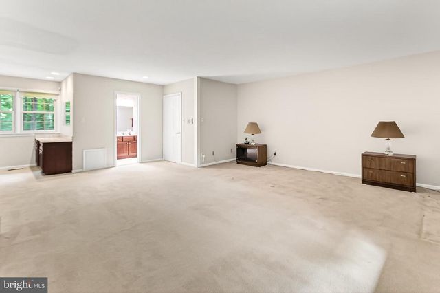 9507 ARNON CHAPEL RD, Great Falls, VA 22066
