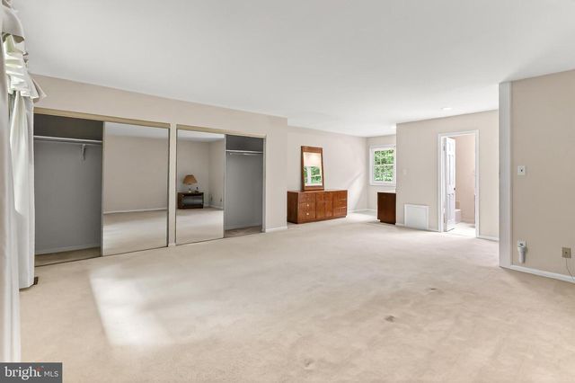 9507 ARNON CHAPEL RD, Great Falls, VA 22066