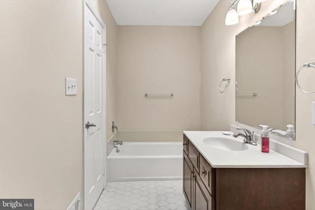 9507 ARNON CHAPEL RD, Great Falls, VA 22066