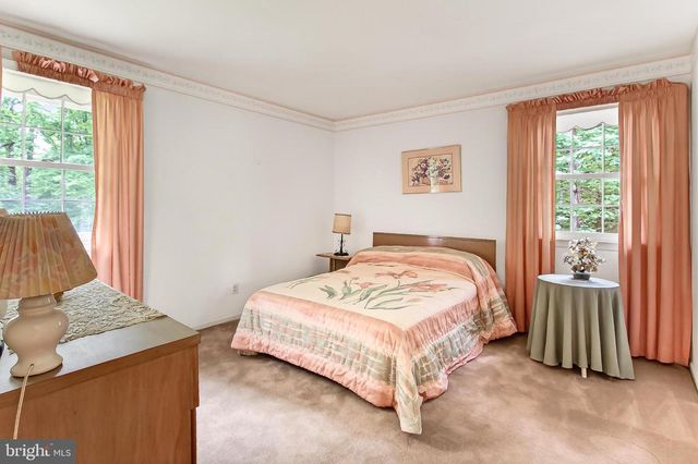 9507 ARNON CHAPEL RD, Great Falls, VA 22066