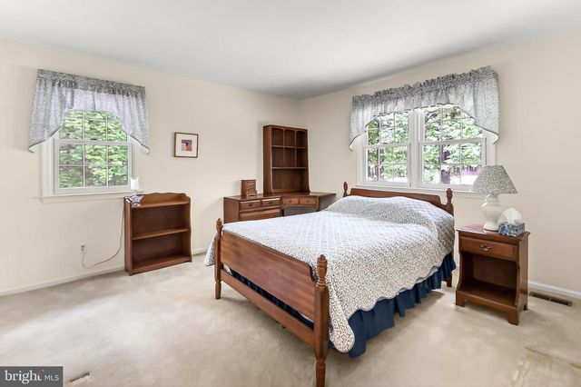 9507 ARNON CHAPEL RD, Great Falls, VA 22066