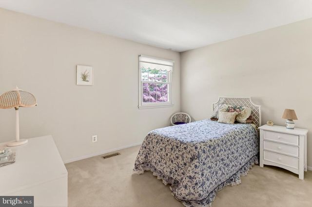 9507 ARNON CHAPEL RD, Great Falls, VA 22066