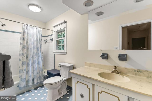 9507 ARNON CHAPEL RD, Great Falls, VA 22066