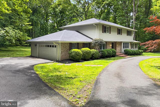 9507 ARNON CHAPEL RD, Great Falls, VA 22066