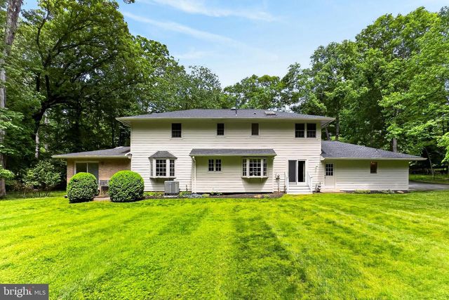 9507 ARNON CHAPEL RD, Great Falls, VA 22066