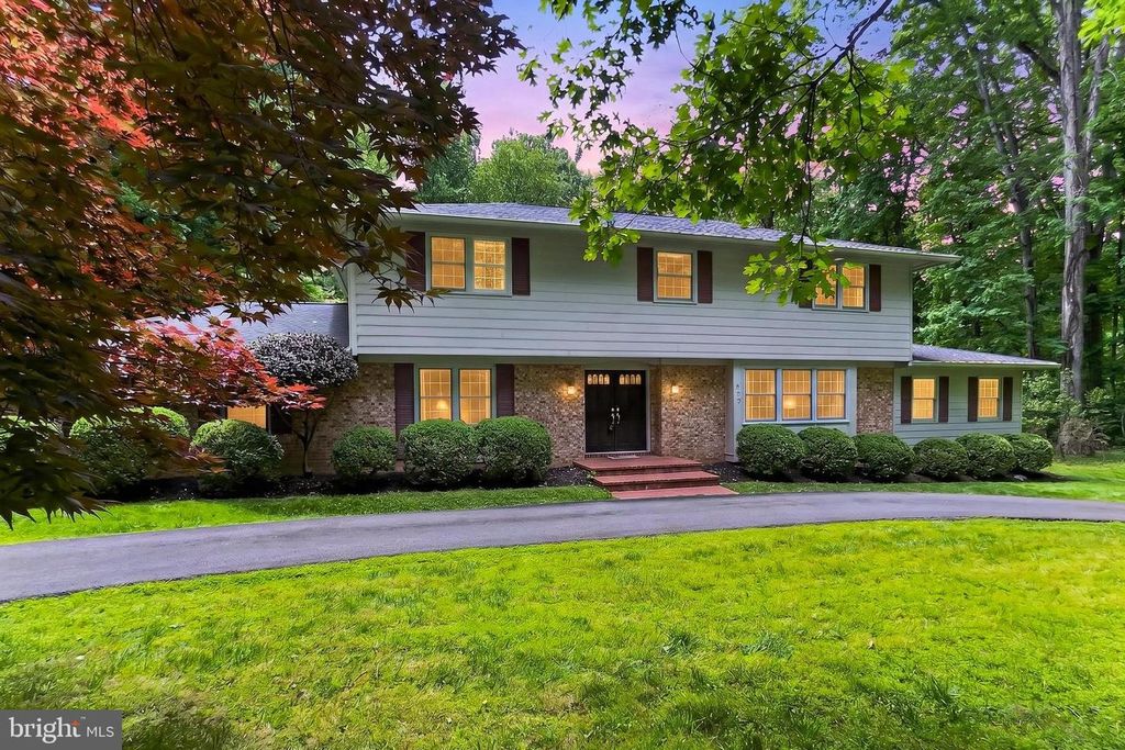 9507 ARNON CHAPEL RD, Great Falls, VA 22066