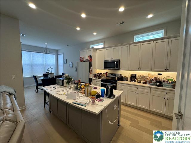 7018 Oak, East Allen Twp, PA 18014