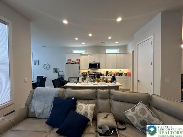 7018 Oak, East Allen Twp, PA 18014