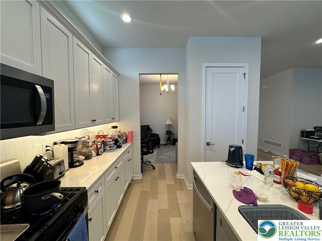 7018 Oak, East Allen Twp, PA 18014