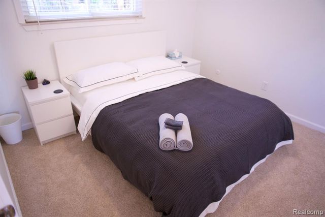 1205 E 14 Mile Rd, Birmingham, MI 48009