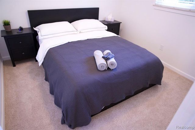 1205 E 14 Mile Rd, Birmingham, MI 48009