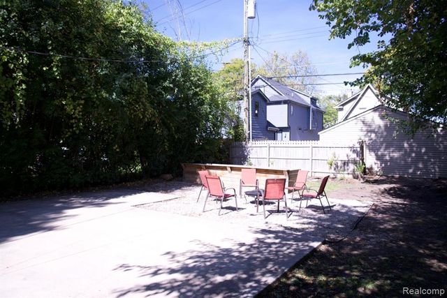 1205 E 14 Mile Rd, Birmingham, MI 48009