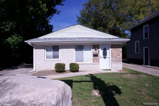 1205 E 14 Mile Rd, Birmingham, MI 48009