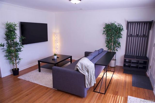 1205 E 14 Mile Rd, Birmingham, MI 48009