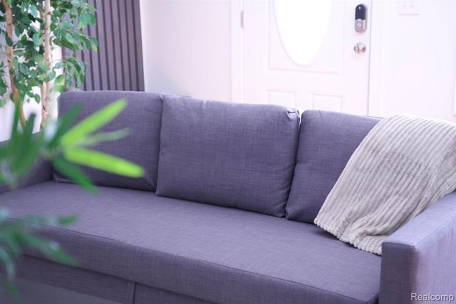 1205 E 14 Mile Rd, Birmingham, MI 48009