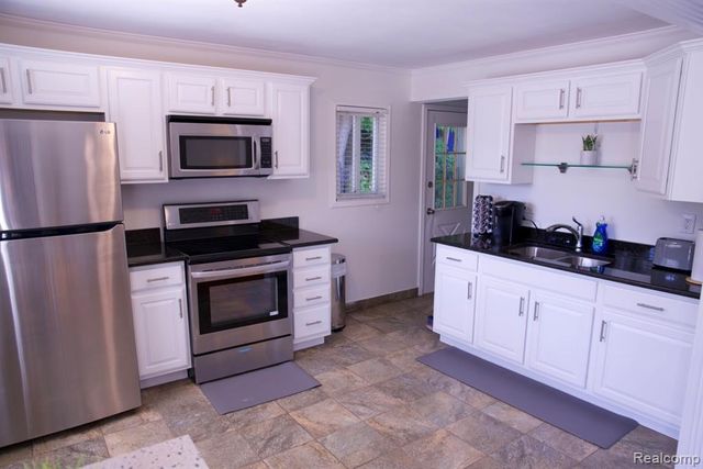 1205 E 14 Mile Rd, Birmingham, MI 48009