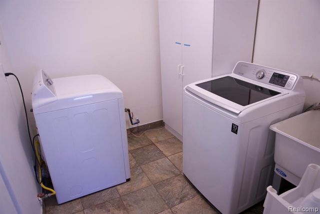 1205 E 14 Mile Rd, Birmingham, MI 48009