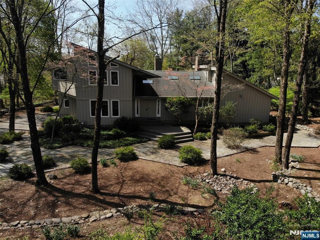 47 Hopper Farm Road, Upper Saddle River, NJ 07458