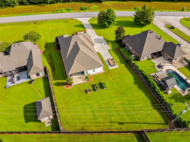 3399 Bayou Black Dr, Houma, LA 70360