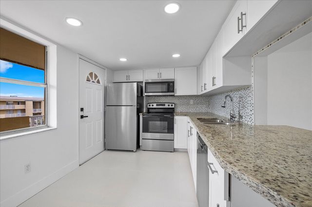 1302 NE 191st Street 323a, Miami, FL 33179