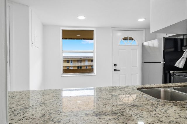 1302 NE 191st Street 323a, Miami, FL 33179
