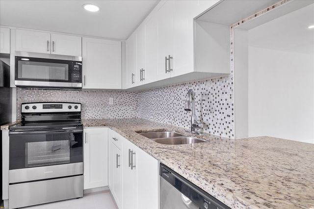 1302 NE 191st Street 323a, Miami, FL 33179