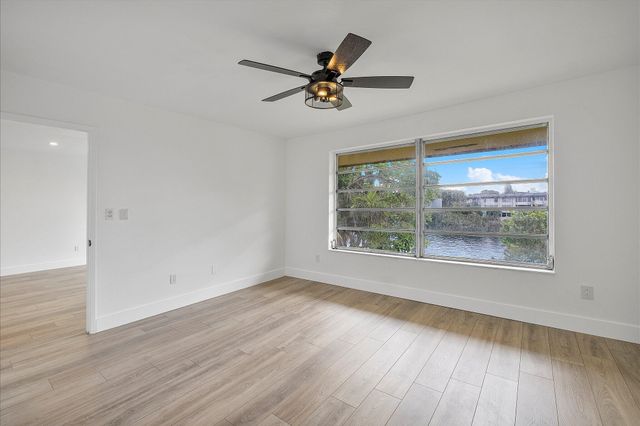 1302 NE 191st Street 323a, Miami, FL 33179