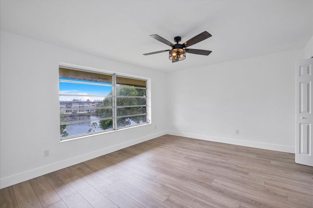 1302 NE 191st Street 323a, Miami, FL 33179