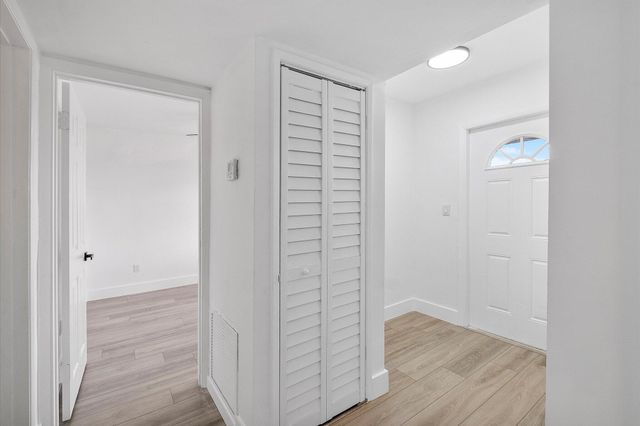 1302 NE 191st Street 323a, Miami, FL 33179