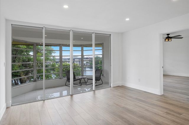 1302 NE 191st Street 323a, Miami, FL 33179