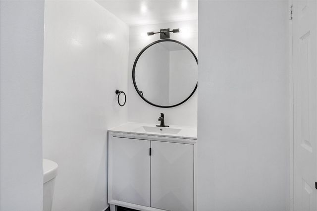 1302 NE 191st Street 323a, Miami, FL 33179