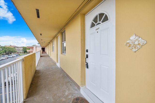 1302 NE 191st Street 323a, Miami, FL 33179