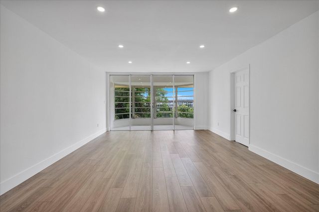 1302 NE 191st Street 323a, Miami, FL 33179