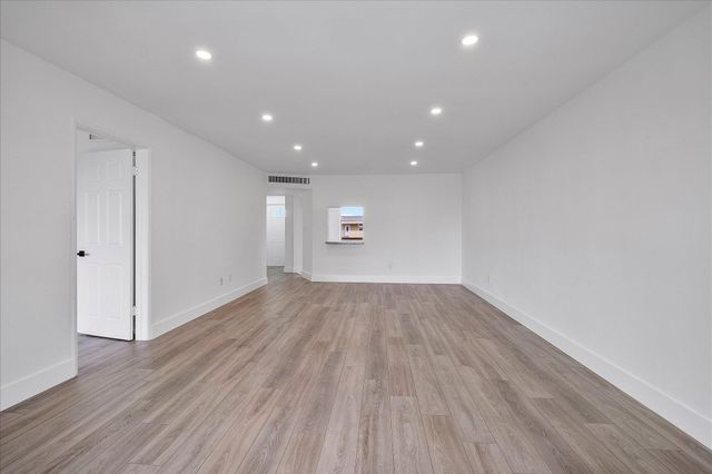 1302 NE 191st Street 323a, Miami, FL 33179