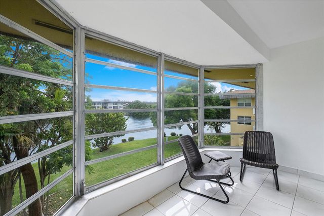 1302 NE 191st Street 323a, Miami, FL 33179
