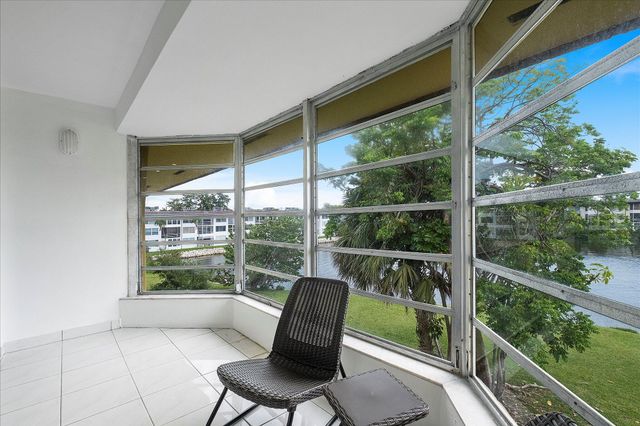 1302 NE 191st Street 323a, Miami, FL 33179