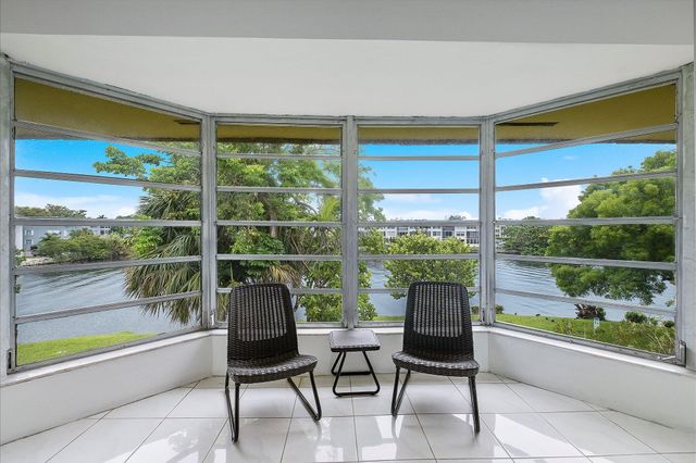 1302 NE 191st Street 323a, Miami, FL 33179