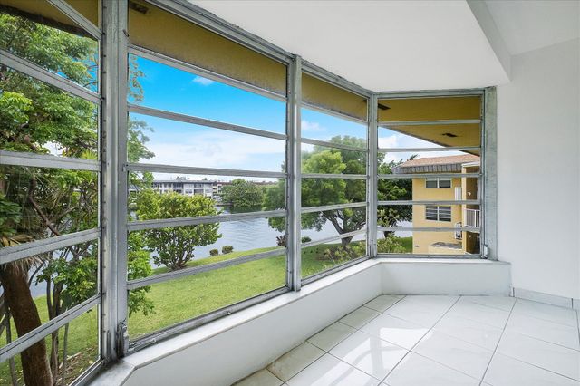 1302 NE 191st Street 323a, Miami, FL 33179
